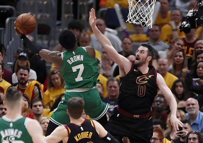 亚博体育app-塔图姆重要时刻比赛局势复杂,TL带队取胜!热度持续攀升-亚博体育app