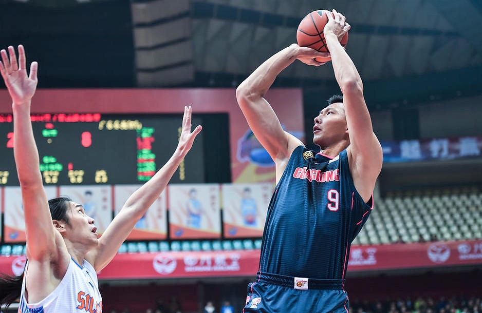 yabo app-欧超杯倒计时,广东宏远窗口期更衣室发声,细节引发关注,更衣室稳定,赛程密集仍需轮换-yabo app