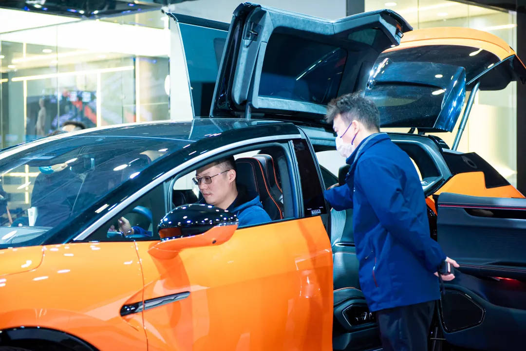 官方网站-包含赛地聚焦——德甲集结日热度飙升,毕尔巴鄂竞技战术微调,球迷炸锅,纪律约束更严格的词条-官方网站